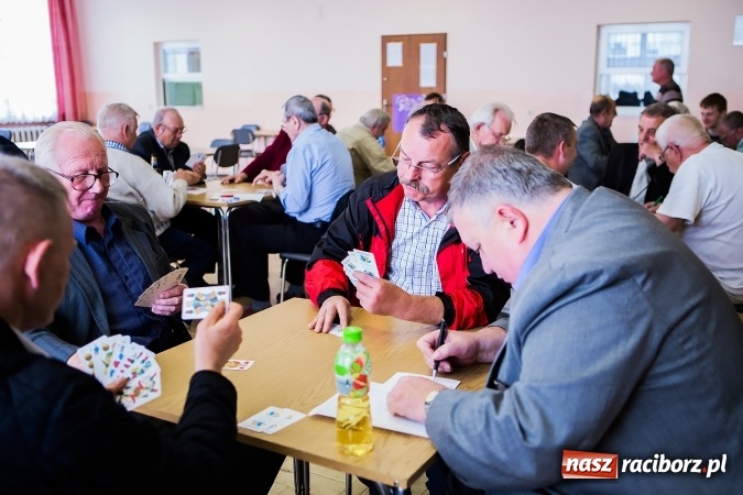Zdjęcie w galerii na portalu naszraciborz.pl: Turniej w skata w Domu Kultury w Bojanowie wiadomości z regionu