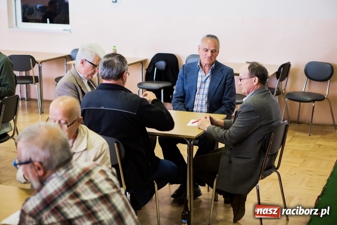 Zdjęcie w galerii na portalu naszraciborz.pl: Turniej w skata w Domu Kultury w Bojanowie wiadomości z regionu