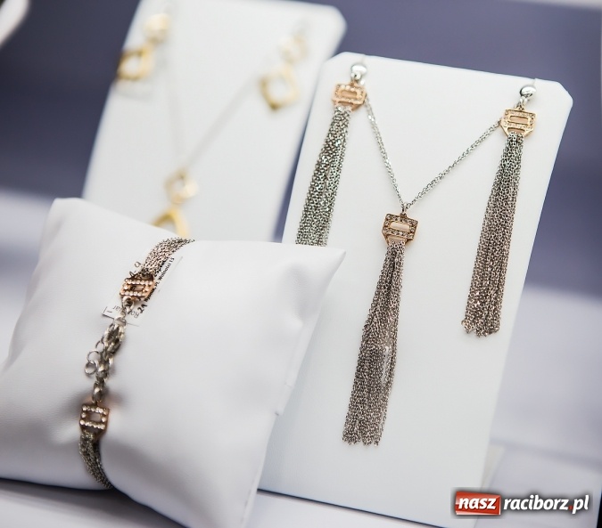 Zdjęcie w galerii na portalu naszraciborz.pl: Cenne, bo rzadkie - czyli rękodzieło ze złota wiadomości z regionu