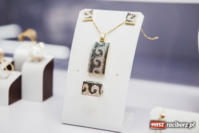 Zdjęcie w galerii na portalu naszraciborz.pl: Cenne, bo rzadkie - czyli rękodzieło ze złota wiadomości z regionu