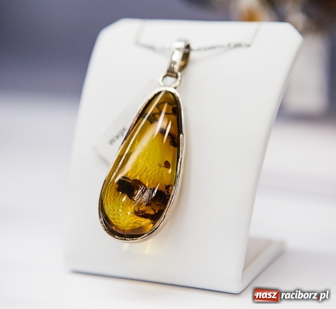 Zdjęcie w galerii na portalu naszraciborz.pl: Cenne, bo rzadkie - czyli rękodzieło ze złota wiadomości z regionu