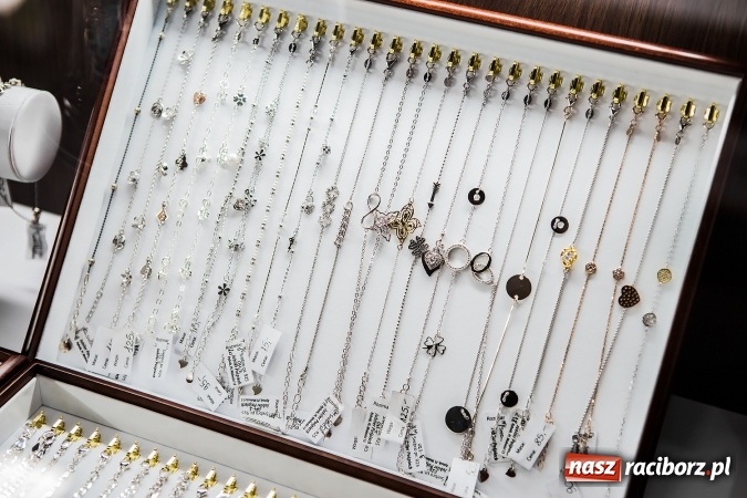 Zdjęcie w galerii na portalu naszraciborz.pl: Cenne, bo rzadkie - czyli rękodzieło ze złota wiadomości z regionu