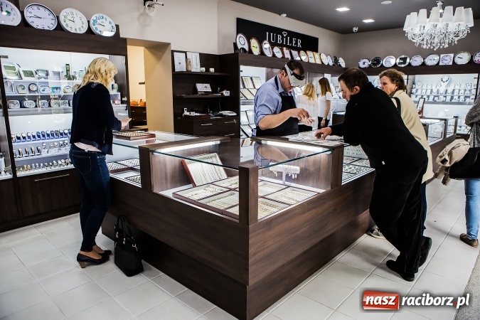 Zdjęcie w galerii na portalu naszraciborz.pl: Cenne, bo rzadkie - czyli rękodzieło ze złota wiadomości z regionu