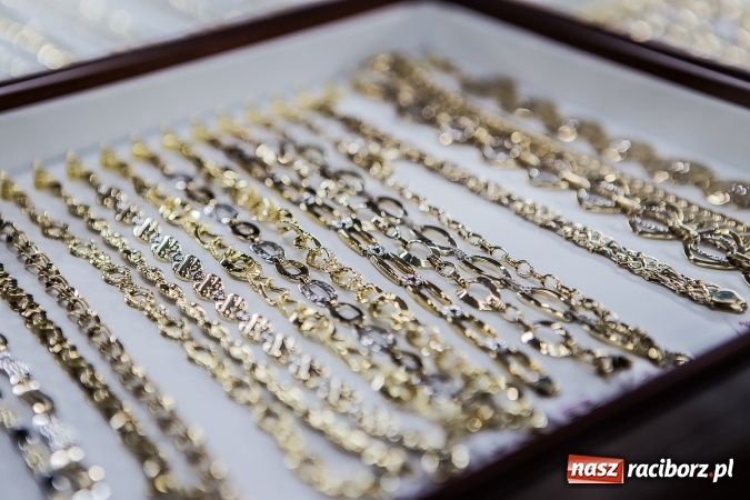 Zdjęcie w galerii na portalu naszraciborz.pl: Cenne, bo rzadkie - czyli rękodzieło ze złota wiadomości z regionu