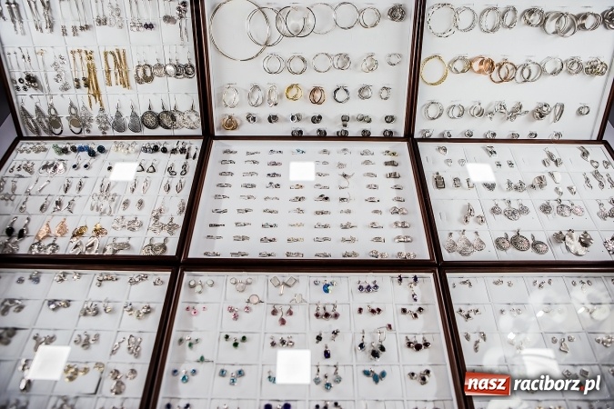 Zdjęcie w galerii na portalu naszraciborz.pl: Cenne, bo rzadkie - czyli rękodzieło ze złota wiadomości z regionu