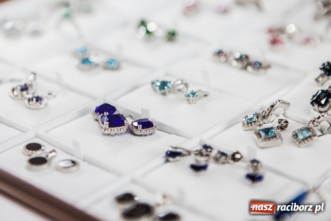 Zdjęcie w galerii na portalu naszraciborz.pl: Cenne, bo rzadkie - czyli rękodzieło ze złota wiadomości z regionu