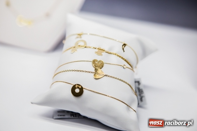 Zdjęcie w galerii na portalu naszraciborz.pl: Cenne, bo rzadkie - czyli rękodzieło ze złota wiadomości z regionu