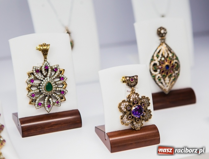 Zdjęcie w galerii na portalu naszraciborz.pl: Cenne, bo rzadkie - czyli rękodzieło ze złota wiadomości z regionu