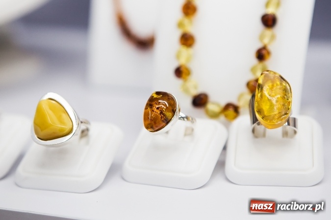 Zdjęcie w galerii na portalu naszraciborz.pl: Cenne, bo rzadkie - czyli rękodzieło ze złota wiadomości z regionu