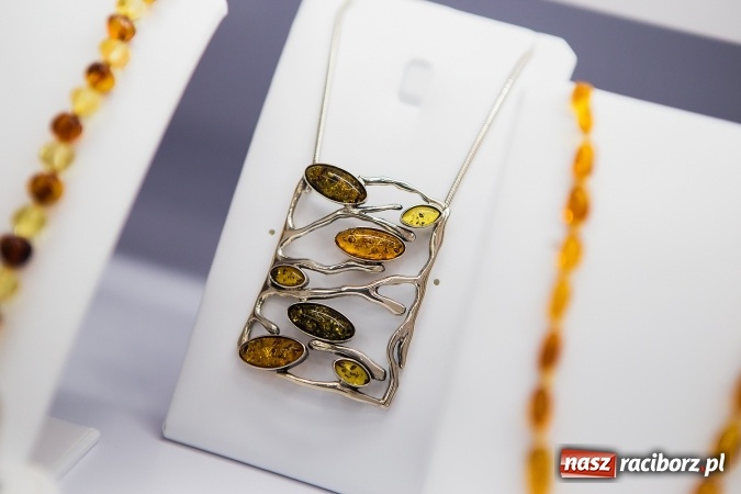 Zdjęcie w galerii na portalu naszraciborz.pl: Cenne, bo rzadkie - czyli rękodzieło ze złota wiadomości z regionu