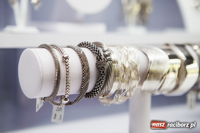 Zdjęcie w galerii na portalu naszraciborz.pl: Cenne, bo rzadkie - czyli rękodzieło ze złota wiadomości z regionu