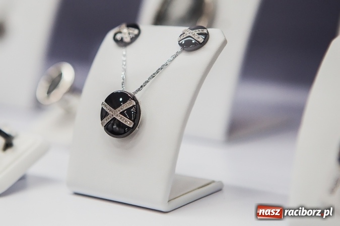 Zdjęcie w galerii na portalu naszraciborz.pl: Cenne, bo rzadkie - czyli rękodzieło ze złota wiadomości z regionu