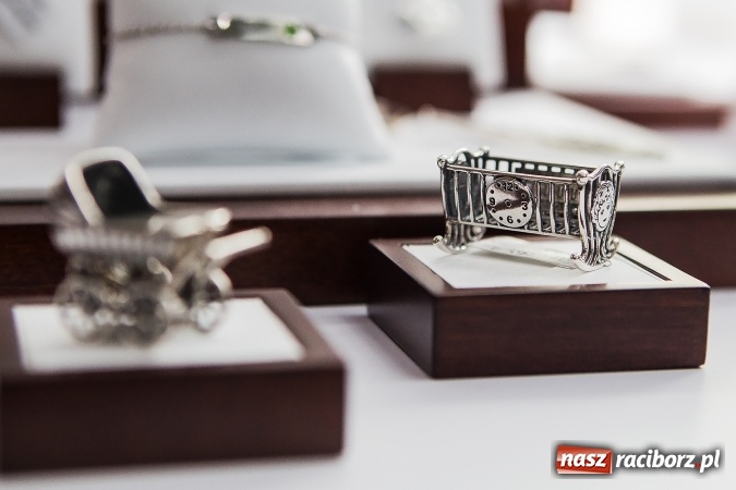 Zdjęcie w galerii na portalu naszraciborz.pl: Cenne, bo rzadkie - czyli rękodzieło ze złota wiadomości z regionu