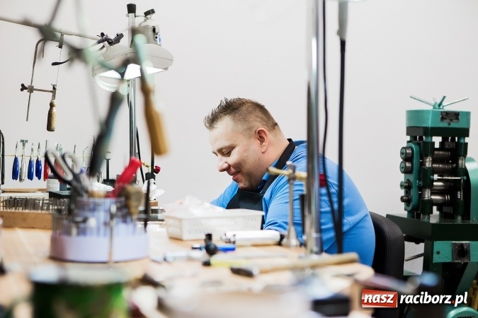 Zdjęcie w galerii na portalu naszraciborz.pl: Cenne, bo rzadkie - czyli rękodzieło ze złota wiadomości z regionu