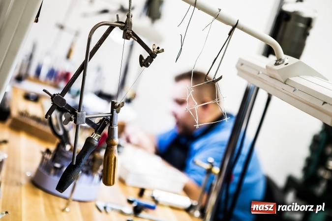 Zdjęcie w galerii na portalu naszraciborz.pl: Cenne, bo rzadkie - czyli rękodzieło ze złota wiadomości z regionu