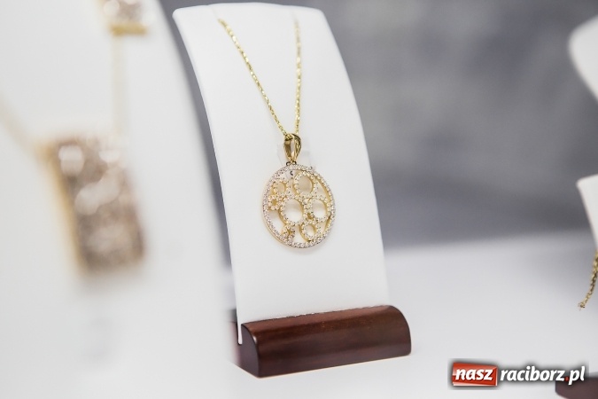 Zdjęcie w galerii na portalu naszraciborz.pl: Cenne, bo rzadkie - czyli rękodzieło ze złota wiadomości z regionu