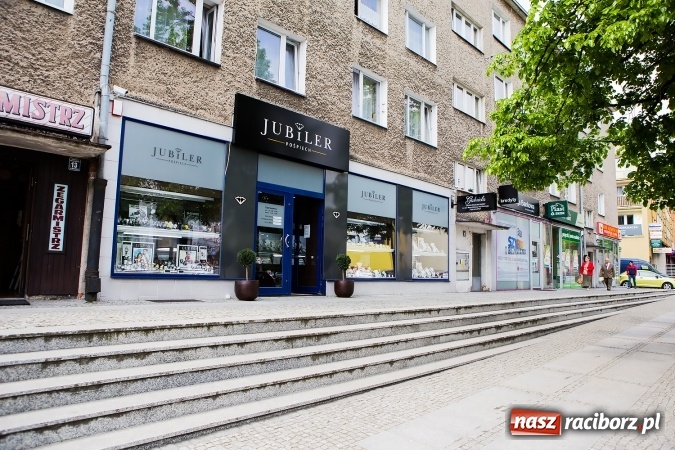 Zdjęcie w galerii na portalu naszraciborz.pl: Cenne, bo rzadkie - czyli rękodzieło ze złota wiadomości z regionu