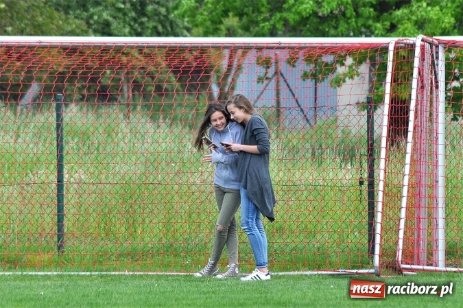 Zdjęcie w galerii na portalu naszraciborz.pl: Gol w doliczonym czasie gry dał trzy punkty Markowicom wiadomości z regionu