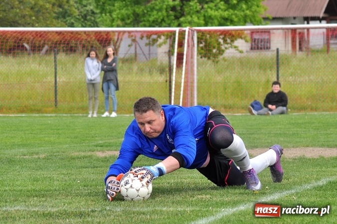 Zdjęcie w galerii na portalu naszraciborz.pl: Gol w doliczonym czasie gry dał trzy punkty Markowicom wiadomości z regionu