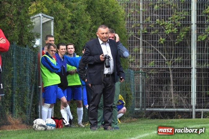 Zdjęcie w galerii na portalu naszraciborz.pl: Gol w doliczonym czasie gry dał trzy punkty Markowicom wiadomości z regionu