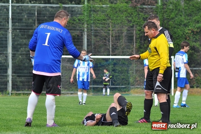 Zdjęcie w galerii na portalu naszraciborz.pl: Gol w doliczonym czasie gry dał trzy punkty Markowicom wiadomości z regionu
