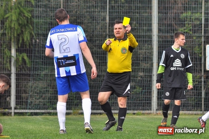 Zdjęcie w galerii na portalu naszraciborz.pl: Gol w doliczonym czasie gry dał trzy punkty Markowicom wiadomości z regionu