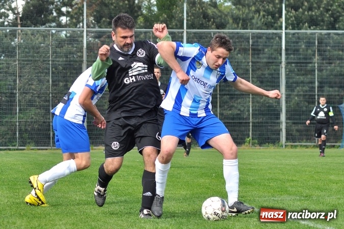 Zdjęcie w galerii na portalu naszraciborz.pl: Gol w doliczonym czasie gry dał trzy punkty Markowicom wiadomości z regionu