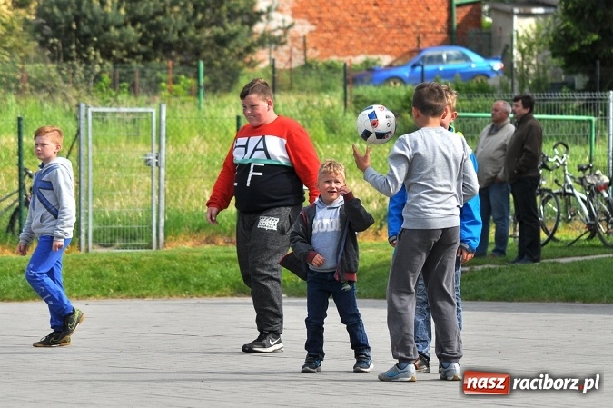 Zdjęcie w galerii na portalu naszraciborz.pl: Gol w doliczonym czasie gry dał trzy punkty Markowicom wiadomości z regionu