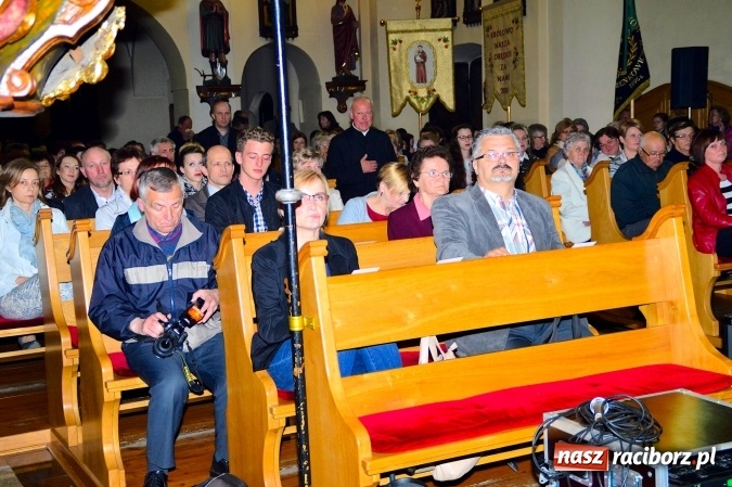 Zdjęcie w galerii na portalu naszraciborz.pl: W Bieńkowicach śpiewali dla św. Jana Pawła II  wiadomości z regionu