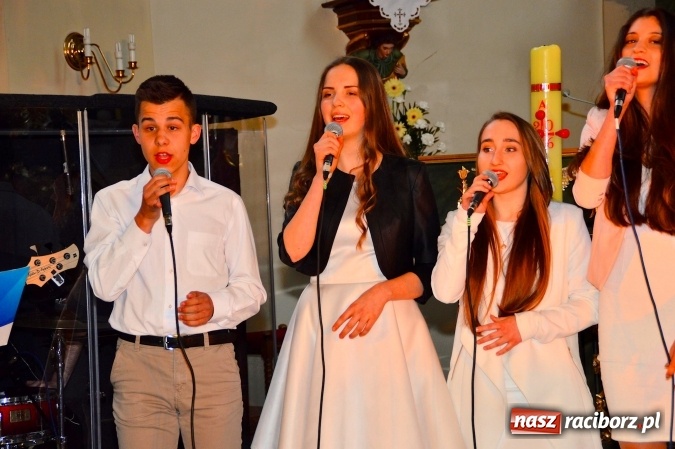 Zdjęcie w galerii na portalu naszraciborz.pl: W Bieńkowicach śpiewali dla św. Jana Pawła II  wiadomości z regionu