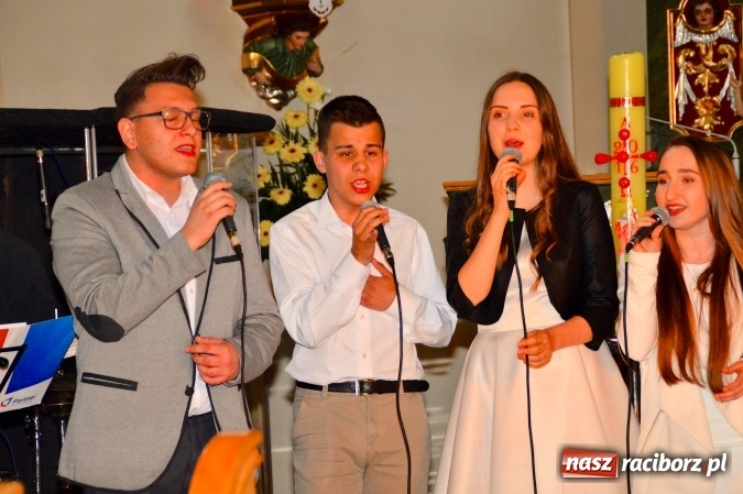 Zdjęcie w galerii na portalu naszraciborz.pl: W Bieńkowicach śpiewali dla św. Jana Pawła II  wiadomości z regionu
