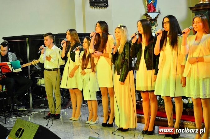 Zdjęcie w galerii na portalu naszraciborz.pl: W Bieńkowicach śpiewali dla św. Jana Pawła II  wiadomości z regionu