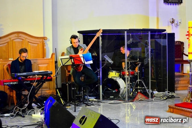 Zdjęcie w galerii na portalu naszraciborz.pl: W Bieńkowicach śpiewali dla św. Jana Pawła II  wiadomości z regionu