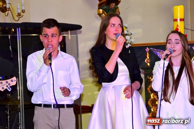 Zdjęcie w galerii na portalu naszraciborz.pl: W Bieńkowicach śpiewali dla św. Jana Pawła II  wiadomości z regionu