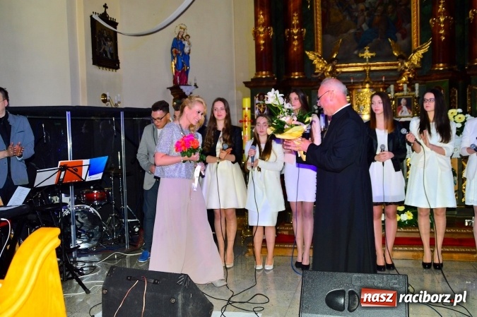 Zdjęcie w galerii na portalu naszraciborz.pl: W Bieńkowicach śpiewali dla św. Jana Pawła II  wiadomości z regionu