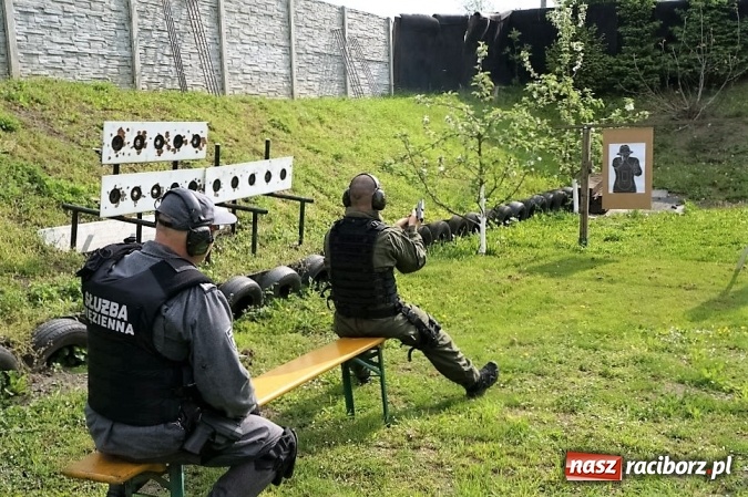 Zdjęcie w galerii na portalu naszraciborz.pl: Ostre policyjne strzelanie przy Łąkowej wiadomości z regionu