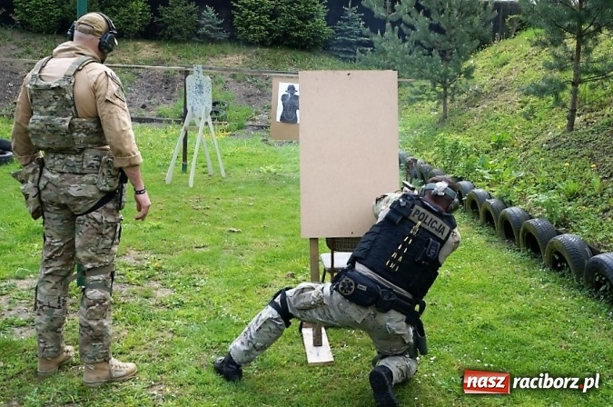 Zdjęcie w galerii na portalu naszraciborz.pl: Ostre policyjne strzelanie przy Łąkowej wiadomości z regionu