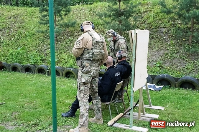 Zdjęcie w galerii na portalu naszraciborz.pl: Ostre policyjne strzelanie przy Łąkowej wiadomości z regionu
