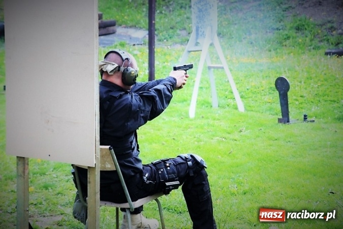 Zdjęcie w galerii na portalu naszraciborz.pl: Ostre policyjne strzelanie przy Łąkowej wiadomości z regionu