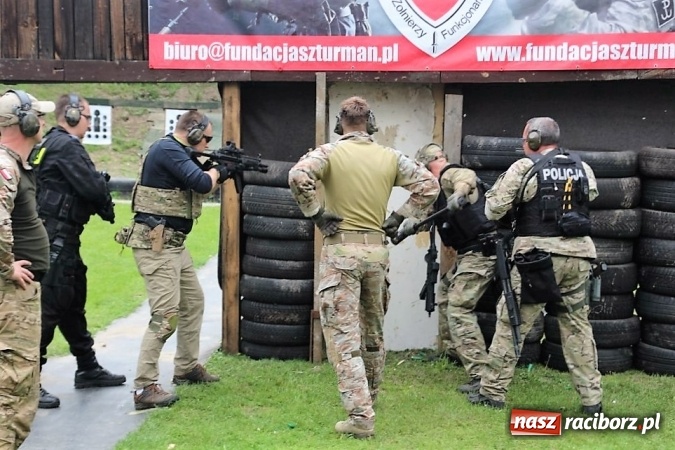 Zdjęcie w galerii na portalu naszraciborz.pl: Ostre policyjne strzelanie przy Łąkowej wiadomości z regionu