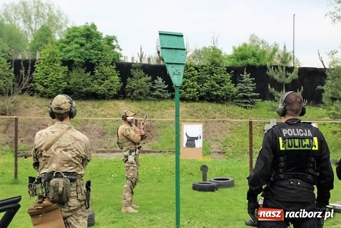 Zdjęcie w galerii na portalu naszraciborz.pl: Ostre policyjne strzelanie przy Łąkowej wiadomości z regionu
