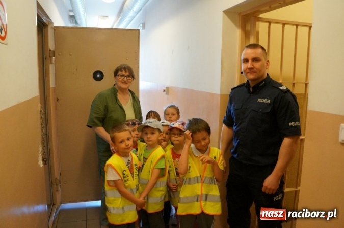 Zdjęcie w galerii na portalu naszraciborz.pl: Przedszkolaki z wizytą u raciborskich policjantów  wiadomości z regionu