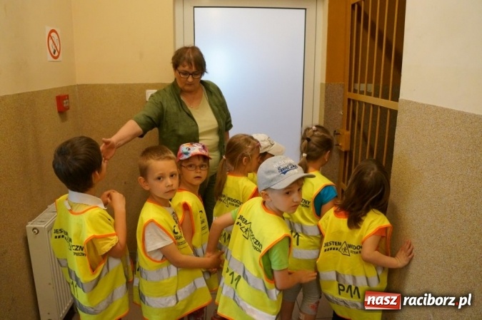 Zdjęcie w galerii na portalu naszraciborz.pl: Przedszkolaki z wizytą u raciborskich policjantów  wiadomości z regionu