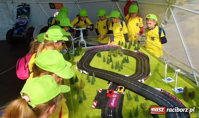 Zdjęcie w galerii na portalu naszraciborz.pl: Uczniowie ZSO w Kuźni Raciborskiej wyróżnieni w ogólnopolskim konkursie Planeta Energii  wiadomości z regionu