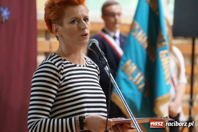 Zdjęcie w galerii na portalu naszraciborz.pl: Najlepsi uczniowie wyróżnieni na święcie szkoły w Nędzy wiadomości z regionu
