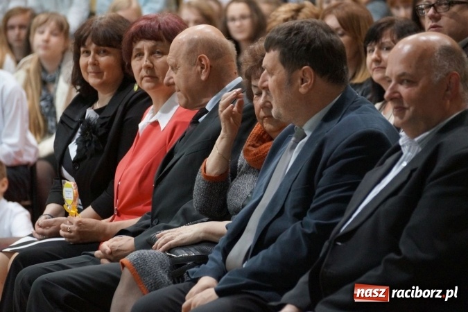 Zdjęcie w galerii na portalu naszraciborz.pl: Najlepsi uczniowie wyróżnieni na święcie szkoły w Nędzy wiadomości z regionu
