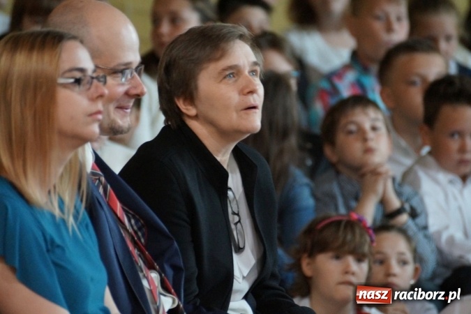 Zdjęcie w galerii na portalu naszraciborz.pl: Najlepsi uczniowie wyróżnieni na święcie szkoły w Nędzy wiadomości z regionu