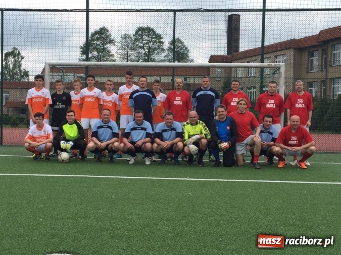 Zdjęcie w galerii na portalu naszraciborz.pl: Najlepsi uczniowie wyróżnieni na święcie szkoły w Nędzy wiadomości z regionu