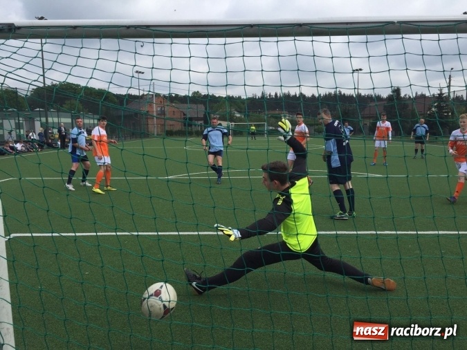 Zdjęcie w galerii na portalu naszraciborz.pl: Najlepsi uczniowie wyróżnieni na święcie szkoły w Nędzy wiadomości z regionu