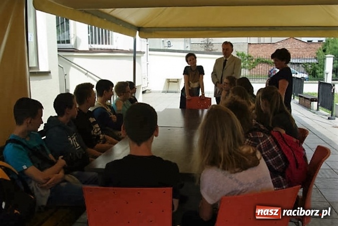 Zdjęcie w galerii na portalu naszraciborz.pl: Odwiedziny uczniów Gimnazjum nr 5 w Opolu  wiadomości z regionu